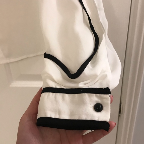 White blouse - Picture 3 of 5